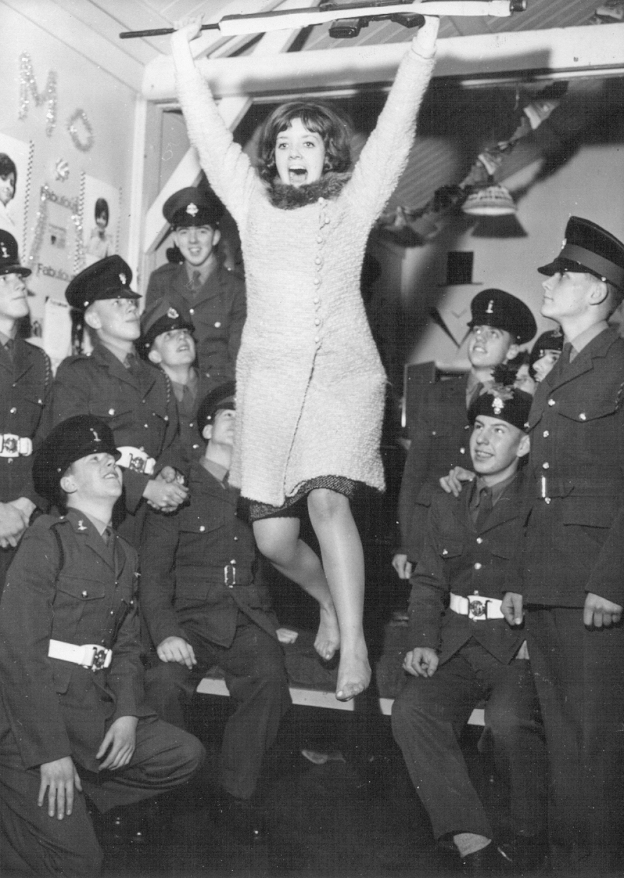 <<< Quote Ref: cphoto253 >>>